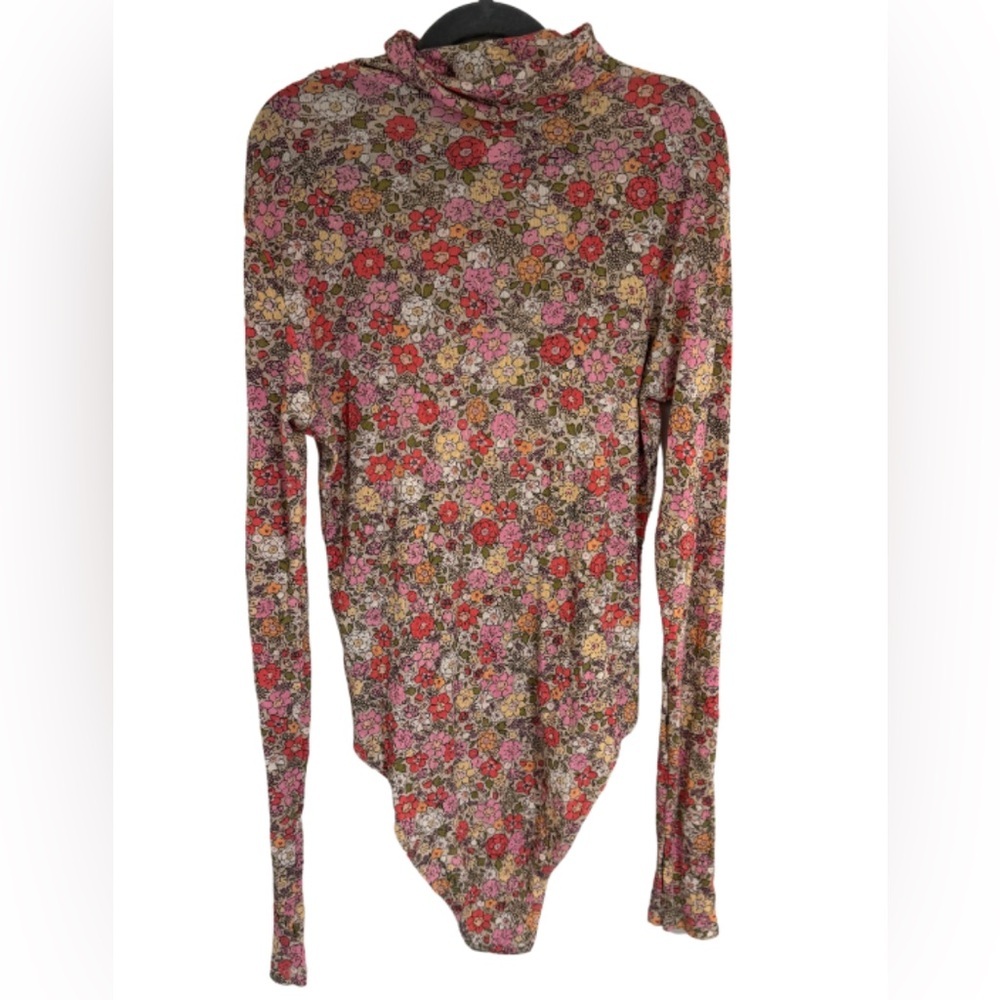 F. H&M pink floral long sleeve bodysuit size M